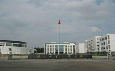 学院大门远眺 学院大门远眺