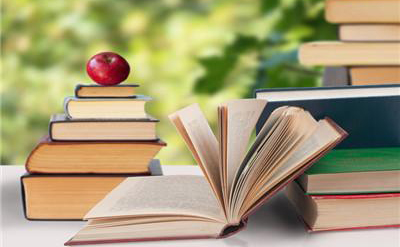 书籍和水果 书籍和水果