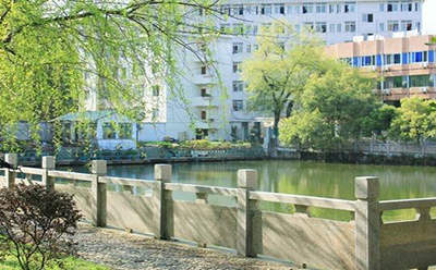 学院湖畔栏杆 学院湖畔栏杆