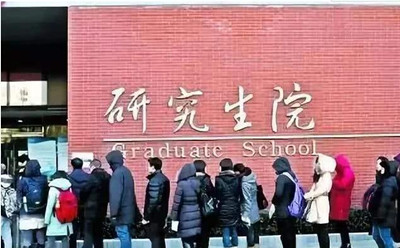 排队上课的学生 排队上课的学生