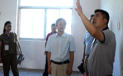 副校长范勇深入学校宿舍 副校长范勇深入学校宿舍