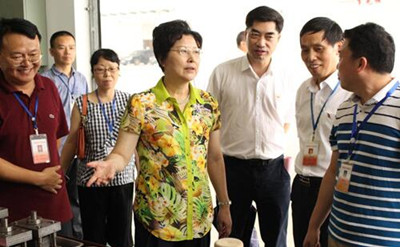 教科文卫委副主任委员黄小华 教科文卫委副主任委员黄小华