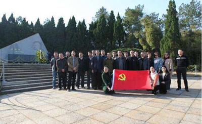 胡耀邦同志的墓碑 胡耀邦同志的墓碑