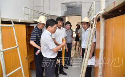 检查学生宿舍 检查学生宿舍